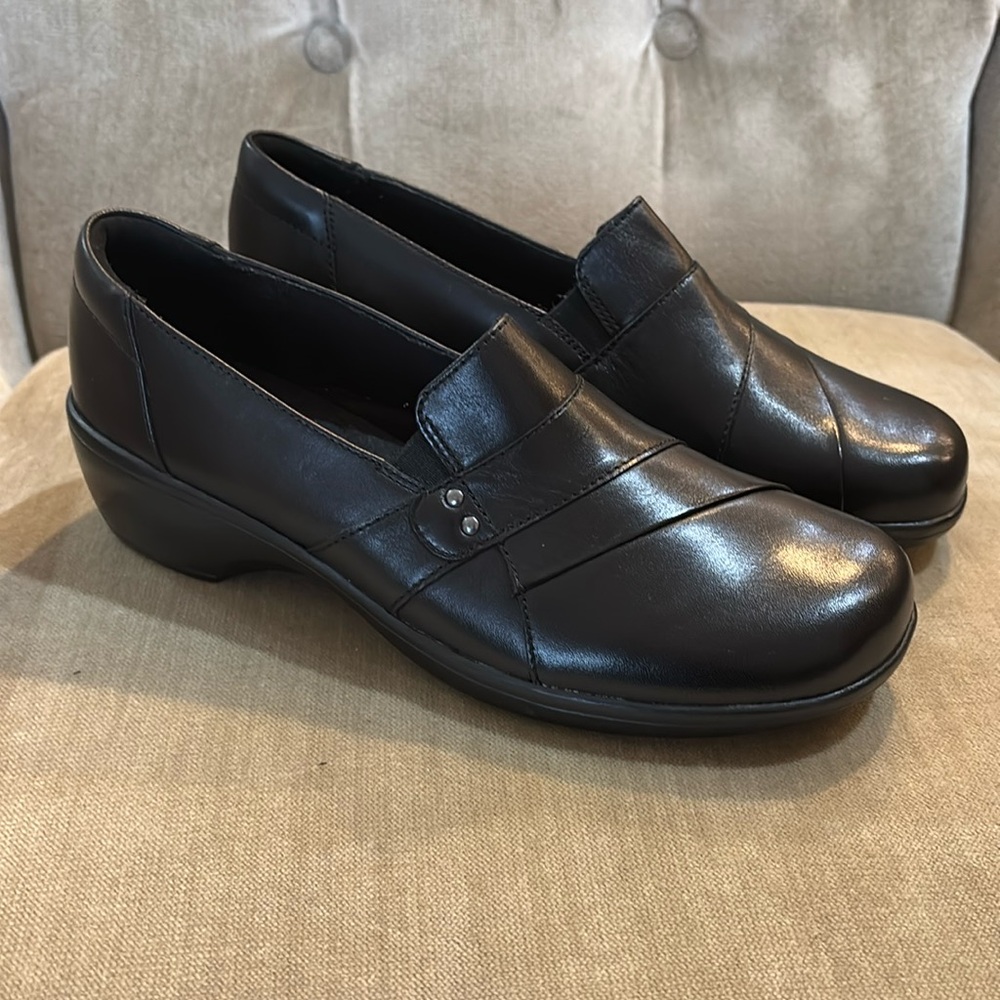 Clarks Collection Black Leather Loafer Flat Shoes, Size 9